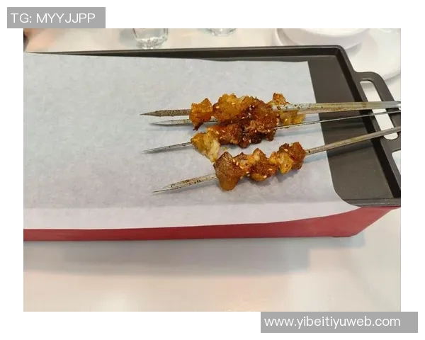 媒体人分享与亚当斯赛后夜宵合影羊肉串烧烤尽享美味时光 媒体人分享与亚当斯赛后夜宵合影羊肉串烧烤尽享美味时光