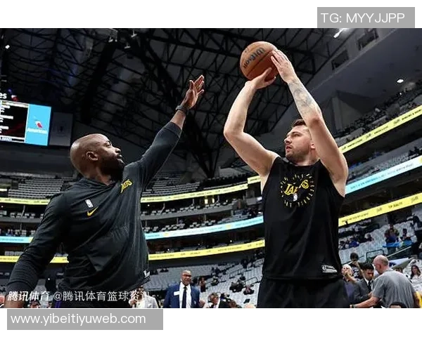 里夫斯盛赞东契奇为最爱队友东契奇幽默回应称其太幼稚不喜欢