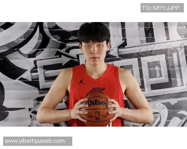 杨瀚森禁区内如壁垒般坚固原地起跳封盖对手上篮展现绝佳防守技巧 杨瀚森禁区内如壁垒般坚固原地起跳封盖对手上篮展现绝佳防守技巧